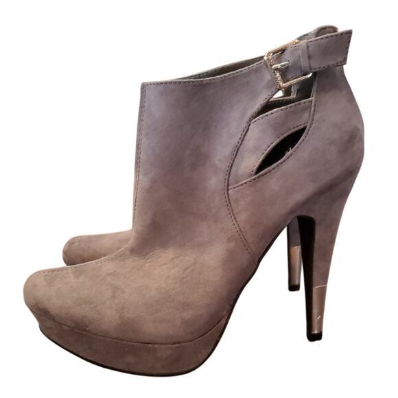 G By Guess Stiletto Boots Sz 8M Beige High Heel Suede Booties - Picture 4 of 9